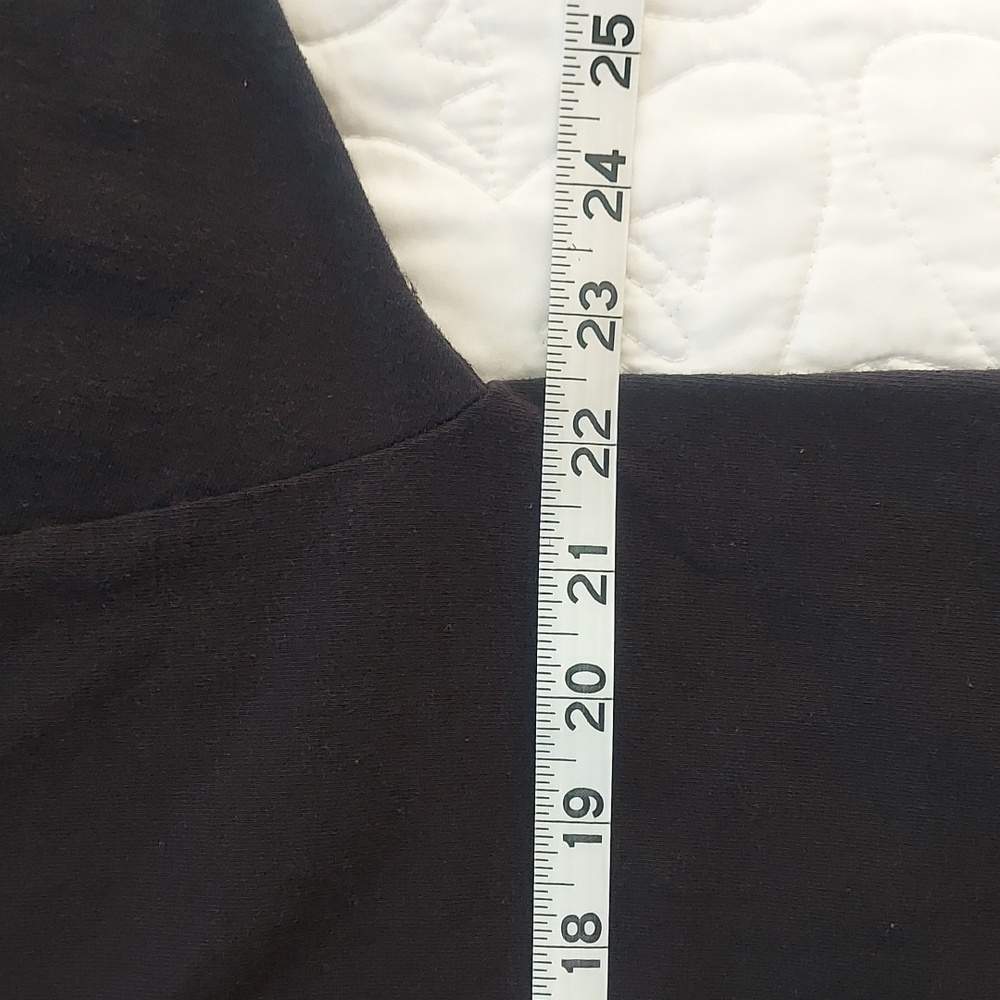 * Russell Athletic Black XL T-Shirt with Yellow University of Iowa Logo Like New - Picture 5 of 7